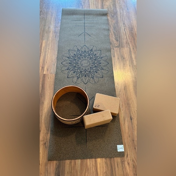 Livity Other - Livity Yoga - 3 Piece Yoga Kit Non Slip Yoga Mat, Yoga Blocks and Wheel